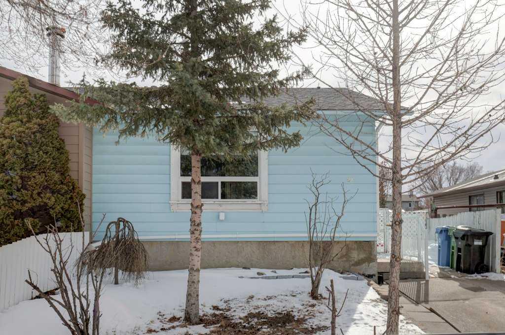 27 Castleglen Road NE, A2289005, Alberta,