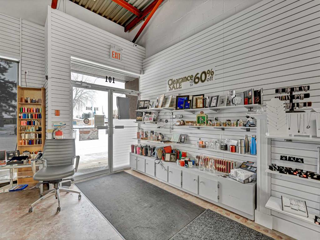 Third View of 101, 1601 Dunmore Road SE, Southview-Park Meadows, Medicine Hat, Alberta, T1A 1Z8