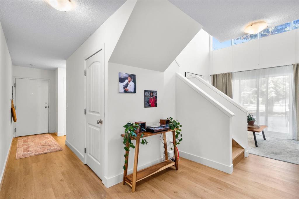 Third View of 8, 114 Village Heights SW, Patterson, Calgary, Alberta, T3H2L2