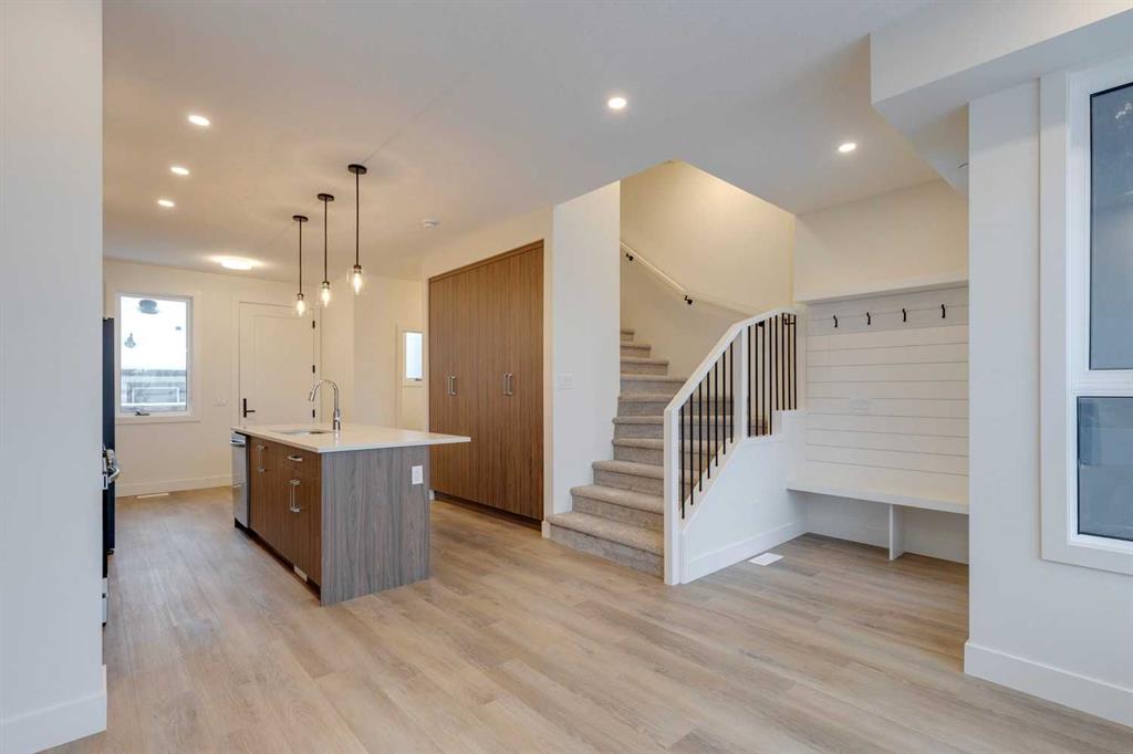 Fifth View of 2124 7 Street NW, Mount Pleasant, Calgary, Alberta, T2M1K3