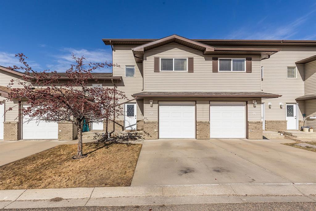 Main View of 38 Brentwood Lane SW, SW Southridge, Medicine Hat, Alberta, T1B0B4