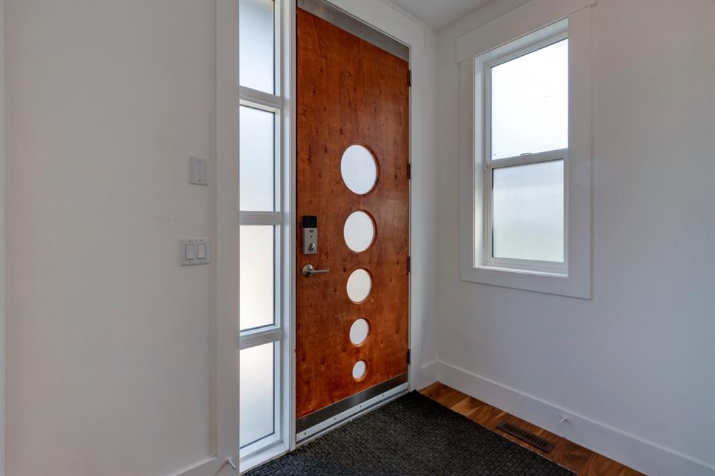 Fourth View of 2329A Osborne Crescent SW, Richmond, Calgary, Alberta, T2T 0Y7