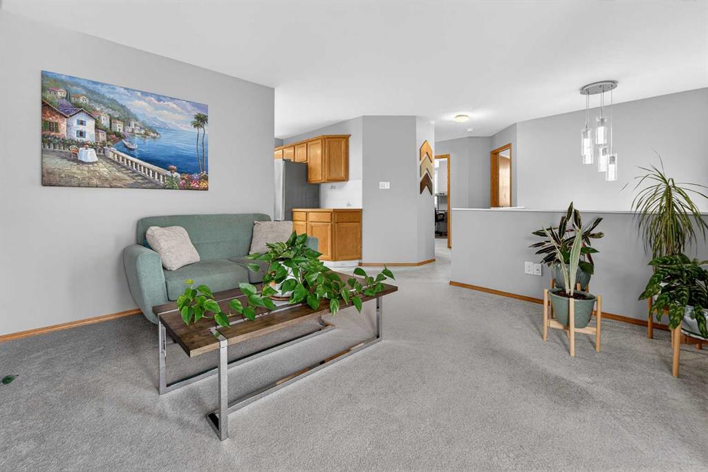 Fifth View of 95 Stoney Crescent W, Indian Battle Heights, Lethbridge, Alberta, T1K 7B2