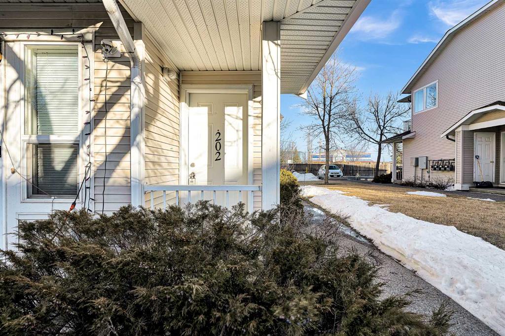 Third View of 202, 612 19 Street SE, Sunshine Meadow, High River, Alberta, T1V 1V3