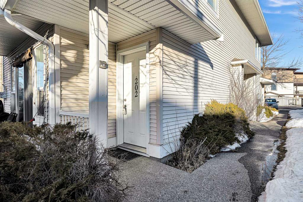 Fourth View of 202, 612 19 Street SE, Sunshine Meadow, High River, Alberta, T1V 1V3