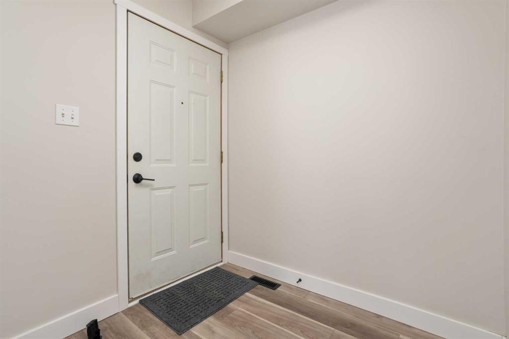 Fifth View of 101B, 4917 68 Street , Grandview, Camrose, Alberta, T4V 4T8