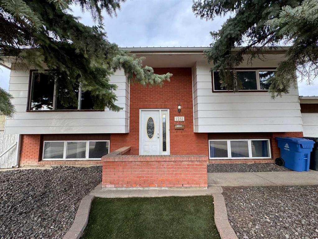 1251 St Catherine Road N, A2289681, Alberta,