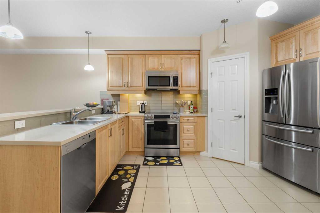 Fifth View of 8103, 14 Hemlock Crescent SW, Spruce Cliff, Calgary, Alberta, T3C 2Z1