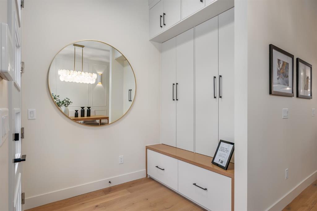 Fourth View of 727 15 Street NW, Hillhurst, Calgary, Alberta, T2N 2B3