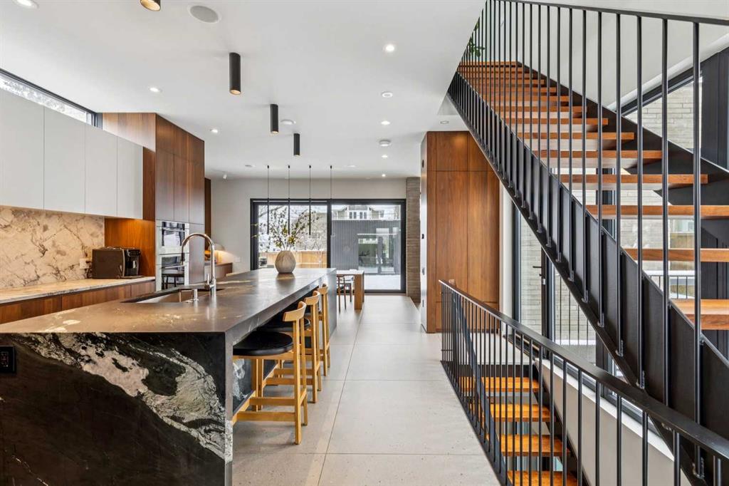 Fifth View of 2017 56 Avenue SW, North Glenmore Park, Calgary, Alberta, T3E 1M7