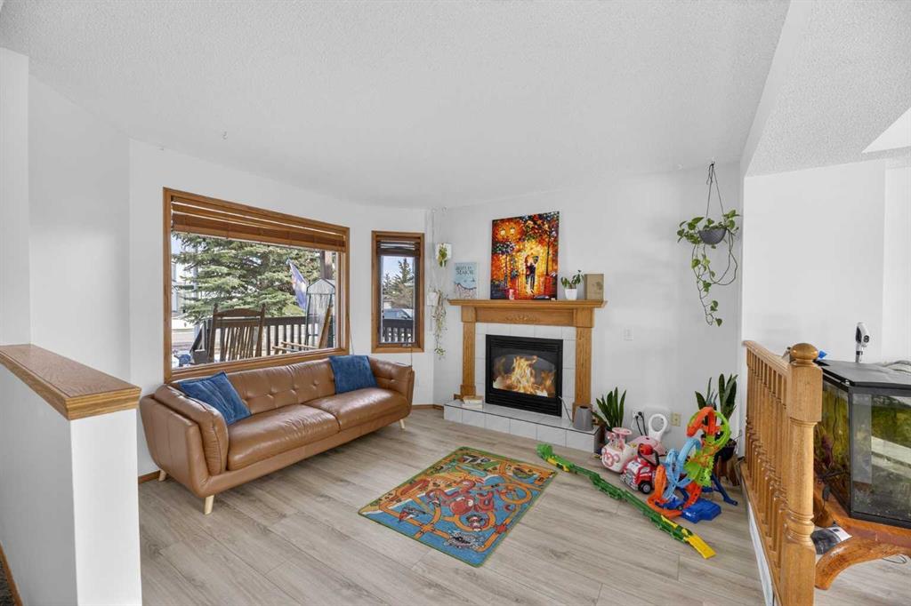 Fourth View of 592 Meadowbrook Bay SE, Meadowbrook, Airdrie, Alberta, T4A2A9