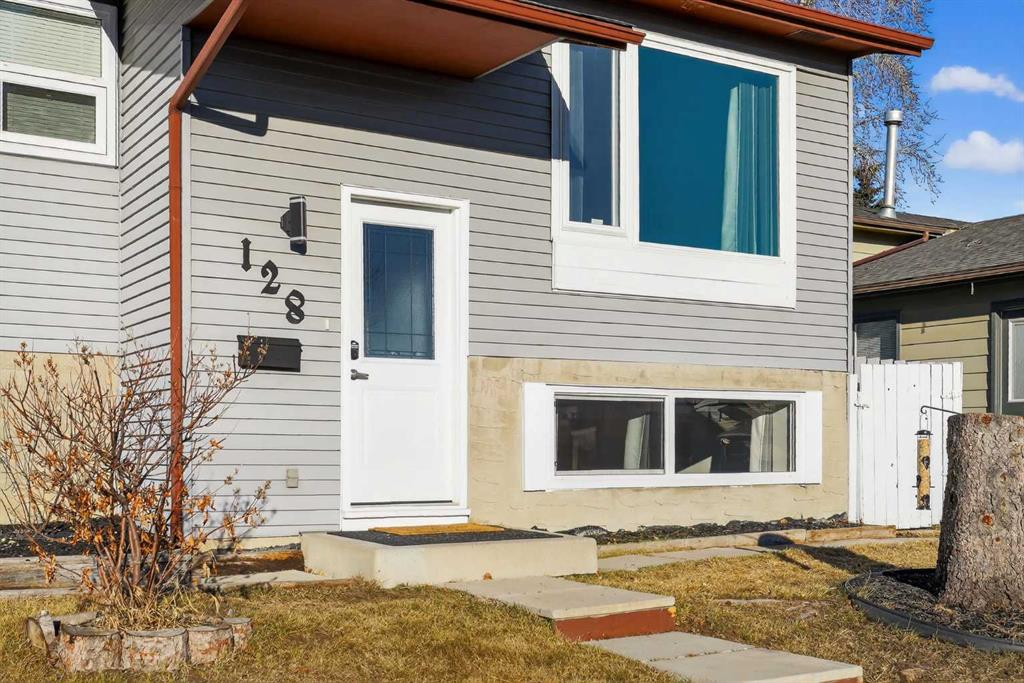 Third View of 128 Bernard Close NW, Beddington Heights, Calgary, Alberta, T3K 2H3