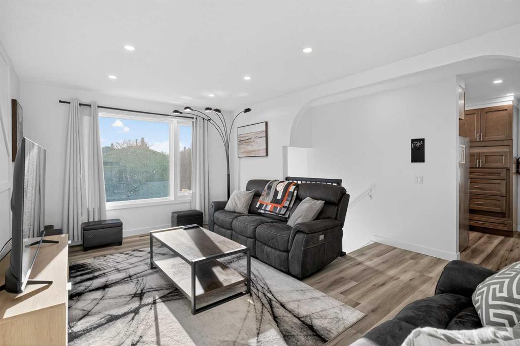 Fifth View of 128 Bernard Close NW, Beddington Heights, Calgary, Alberta, T3K 2H3