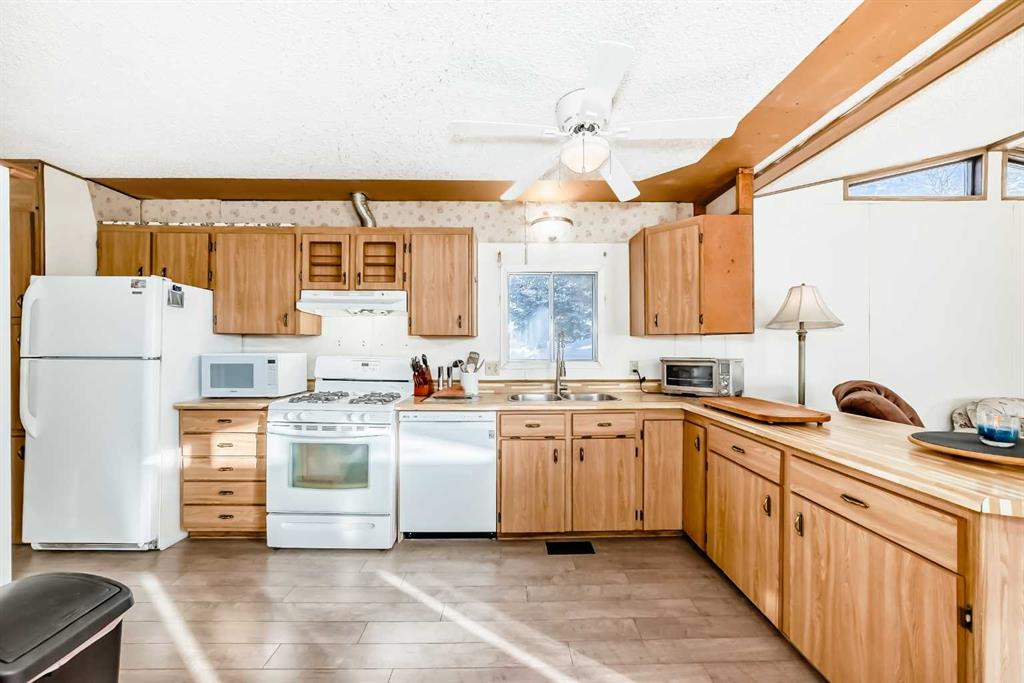 Fifth View of 3227 Burroughs Manor NE, Monterey Park, Calgary, Alberta, T1Y 6K1