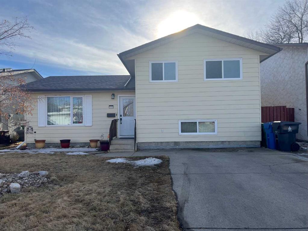 Second View of 320 Leaside Avenue S, Glendale, Lethbridge, Alberta, T1J 4J2