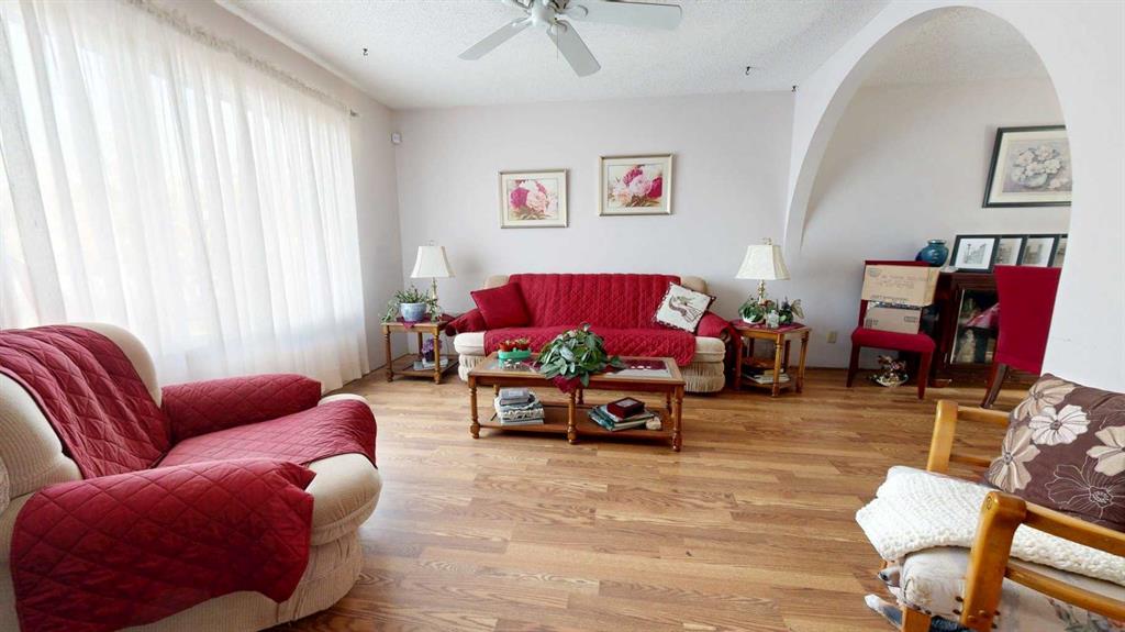 Fourth View of 320 Leaside Avenue S, Glendale, Lethbridge, Alberta, T1J 4J2