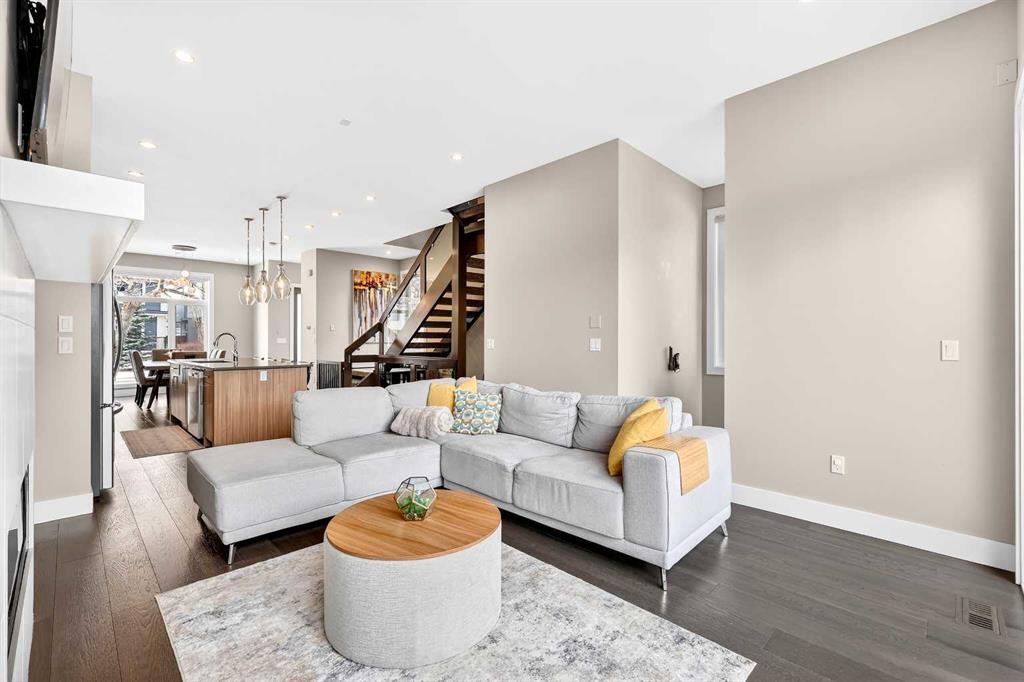 Fifth View of 3736 44 Street SW, Glenbrook, Calgary, Alberta, T3E 3S2