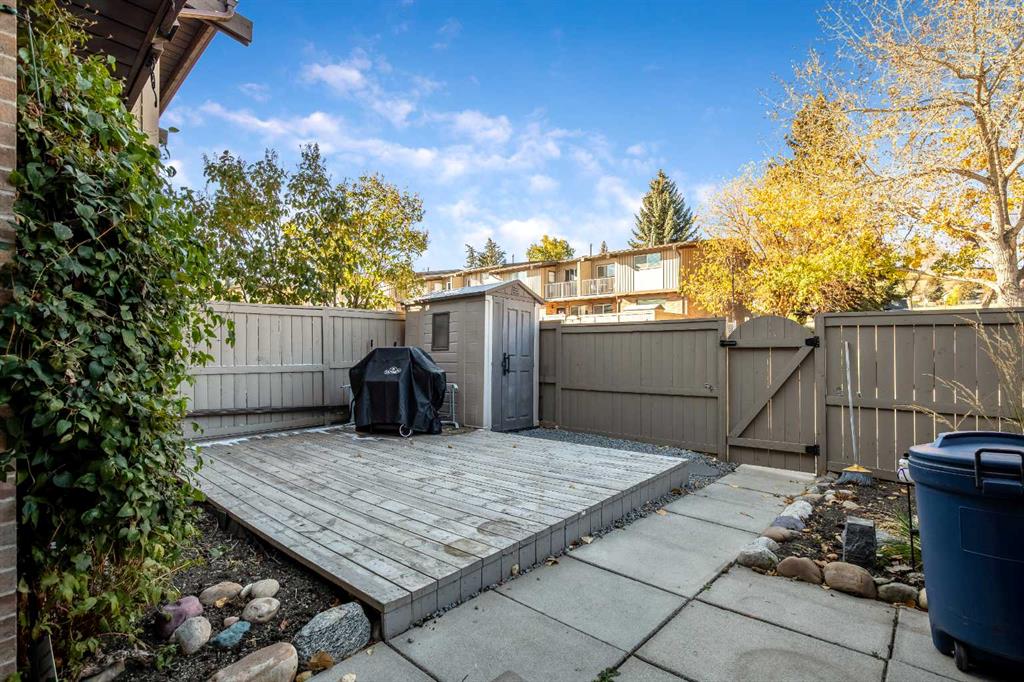 Third View of 2, 1055 72 Avenue NW, Huntington Hills, Calgary, Alberta, T2K 5S4