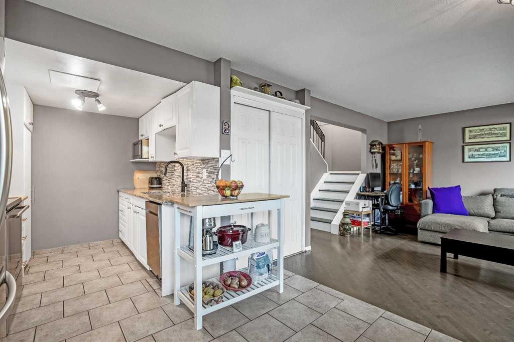 Fourth View of 2, 1055 72 Avenue NW, Huntington Hills, Calgary, Alberta, T2K 5S4