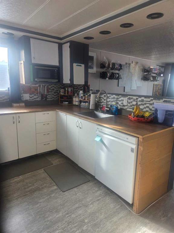 Fourth View of 124, 3223 83 Street NW, Greenwood/Greenbriar, Calgary, Alberta, T3B5N1