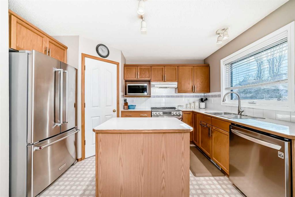 Third View of 129 Somerset Drive SW, Somerset, Calgary, Alberta, T2Y 3C8