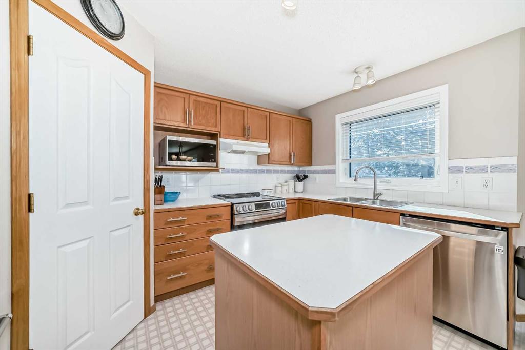 Fourth View of 129 Somerset Drive SW, Somerset, Calgary, Alberta, T2Y 3C8