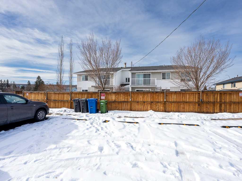 Fourth View of 5, 4328 75 Street NW, Bowness, Calgary, Alberta, T3B 2M8