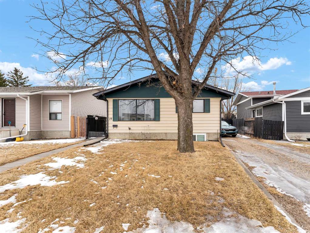 Second View of 19 Rossmere Place SE, Ross Glen, Medicine Hat, Alberta, T1B 2L6