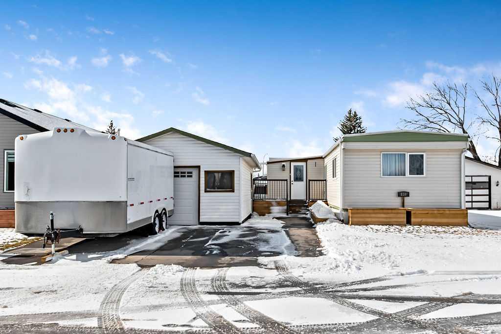 830 Bay Road , A2291054, Alberta,