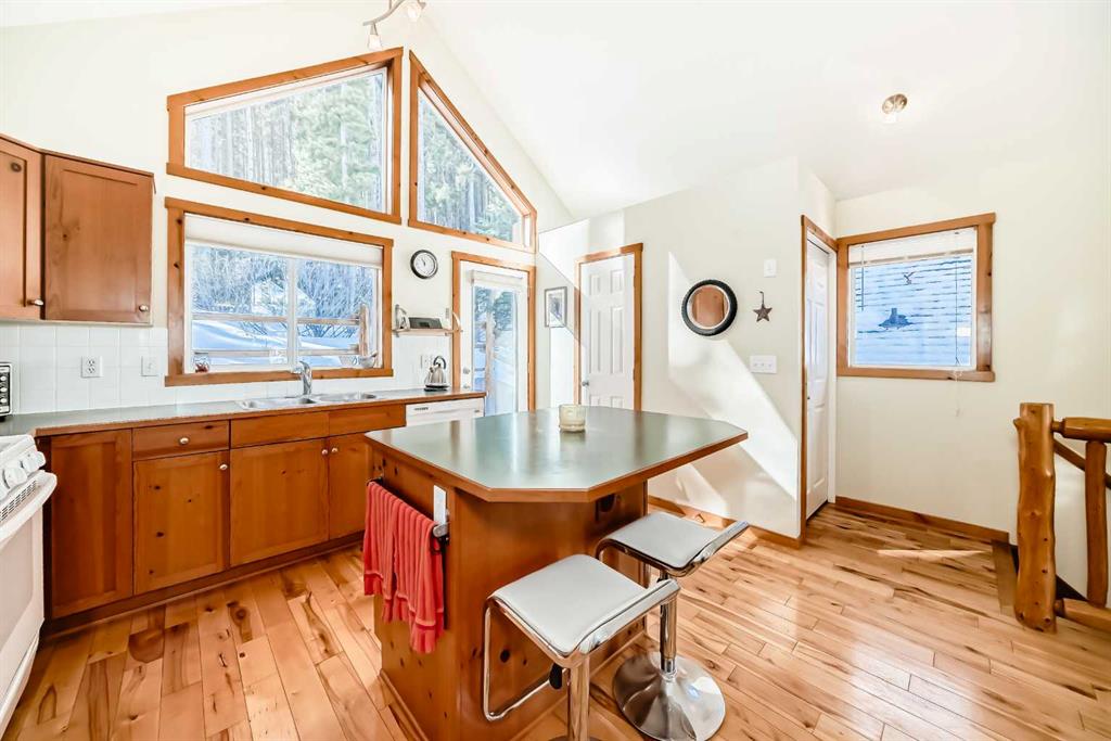 Fifth View of 4, 903 Wilson Way , Peaks of Grassi, Canmore, Alberta, T1W 2Y8