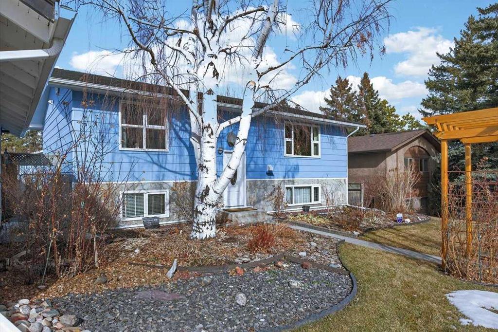 382 Ellis Crescent SE, A2291190, Alberta,