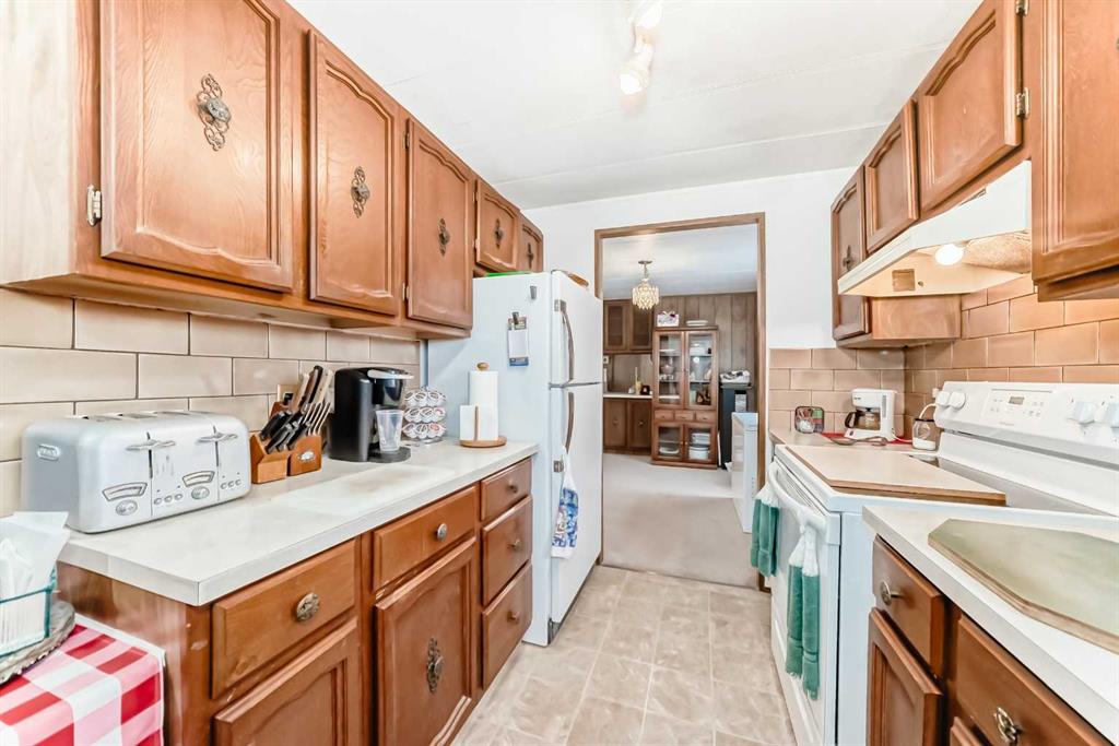 Fourth View of 99, 99 Arbour Lake Road NW, Arbour Lake, Calgary, Alberta, T3G 4E4