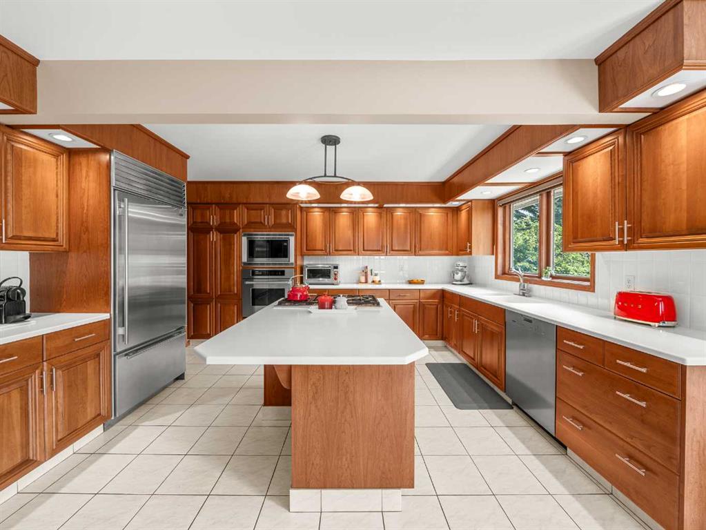 Third View of 146 Edgeview Road NW, Edgemont, Calgary, Alberta, T3A4V1