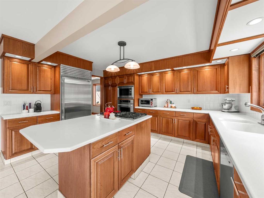 Fourth View of 146 Edgeview Road NW, Edgemont, Calgary, Alberta, T3A4V1