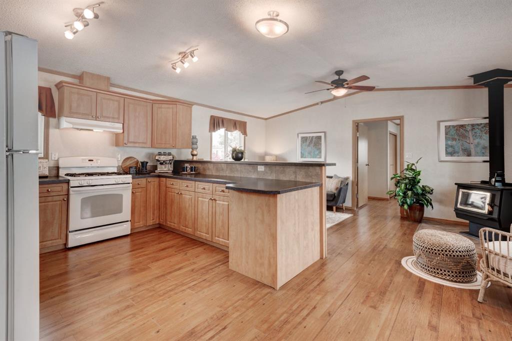 Fifth View of 6, 6724 17 Avenue SE, Red Carpet, Calgary, Alberta, T2A 0W5