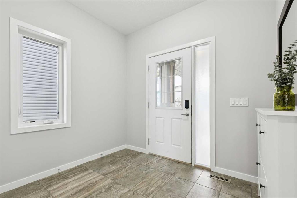 Third View of 331 Hillcrest Heights SW, Hillcrest, Airdrie, Alberta, T4B 4C1