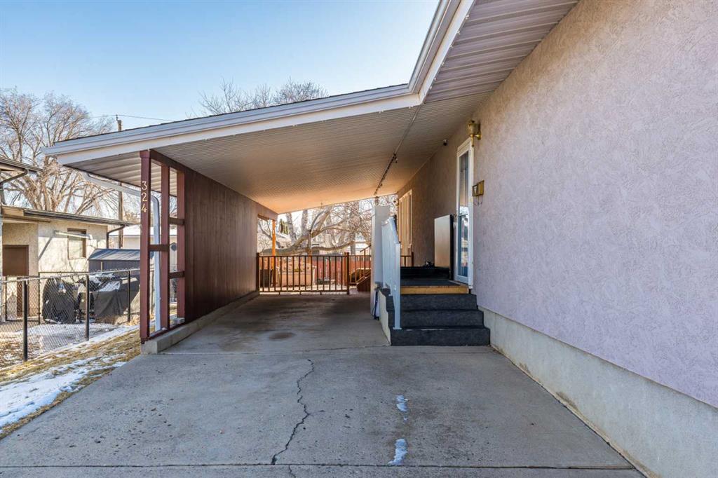 Third View of 324 Mitchell Crescent NW, Northwest Crescent Heights, Medicine Hat, Alberta, T1A 6V7