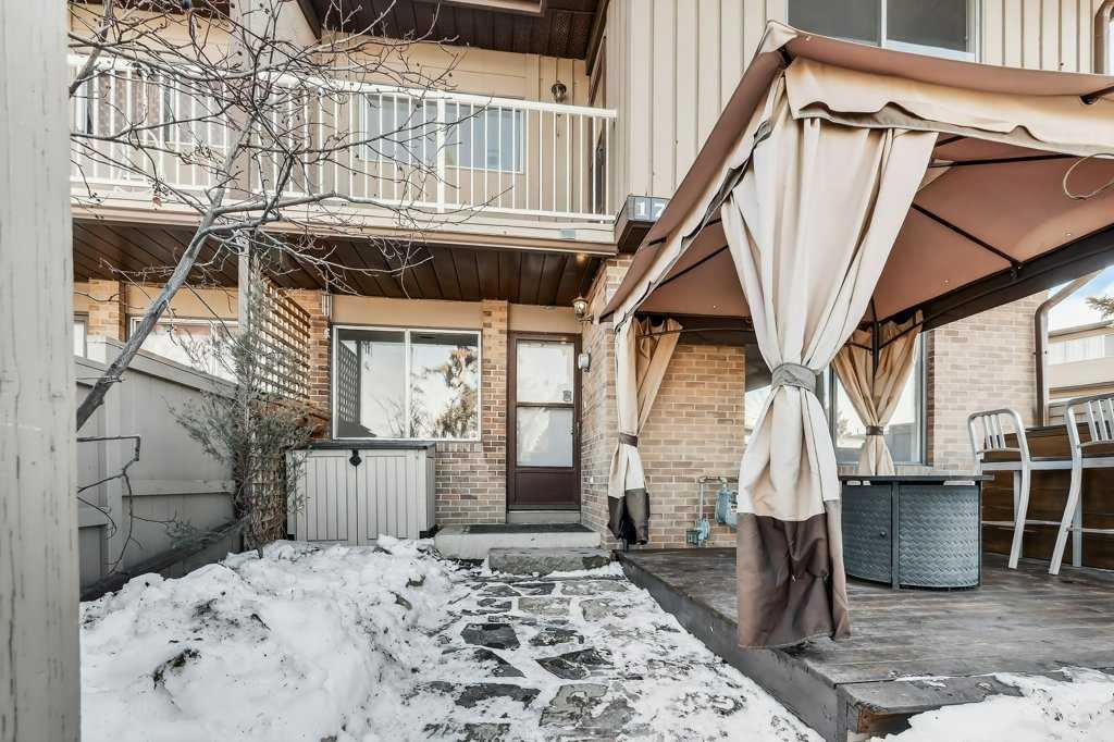 Third View of 17, 1055 72 Avenue NW, Huntington Hills, Calgary, Alberta, T2K 5S4