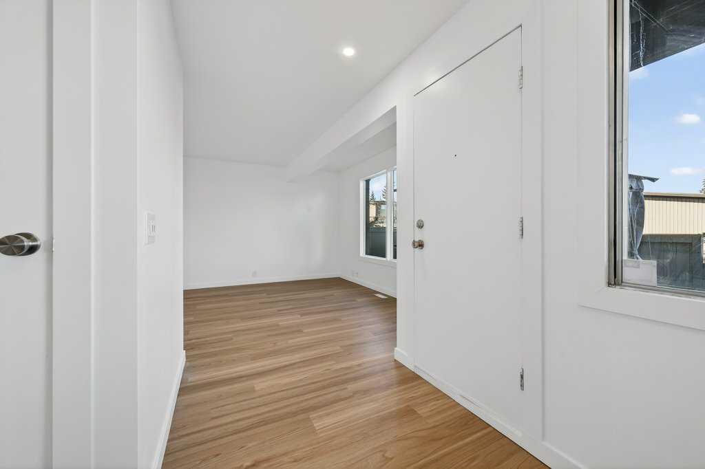 Fifth View of 17, 1055 72 Avenue NW, Huntington Hills, Calgary, Alberta, T2K 5S4