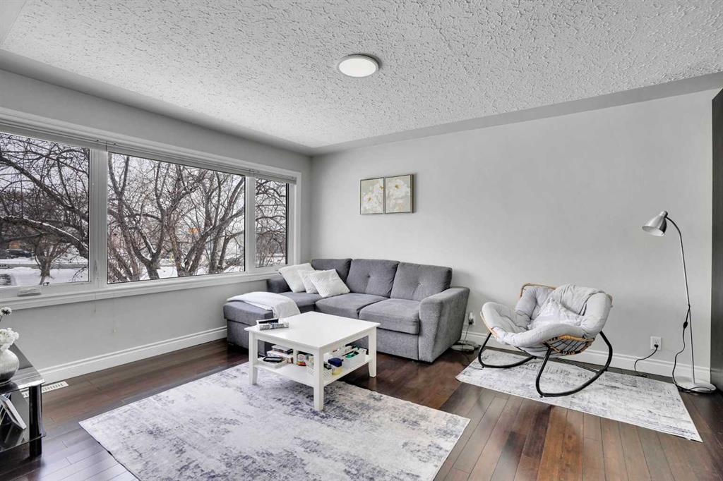 Fifth View of 35 Meadowview Road SW, Meadowlark Park, Calgary, Alberta, T2V 1W1