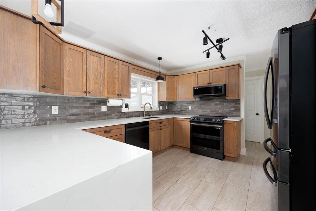 Fifth View of 208 Signal Road , Thickwood, Fort McMurray, Alberta, T9H 3S3