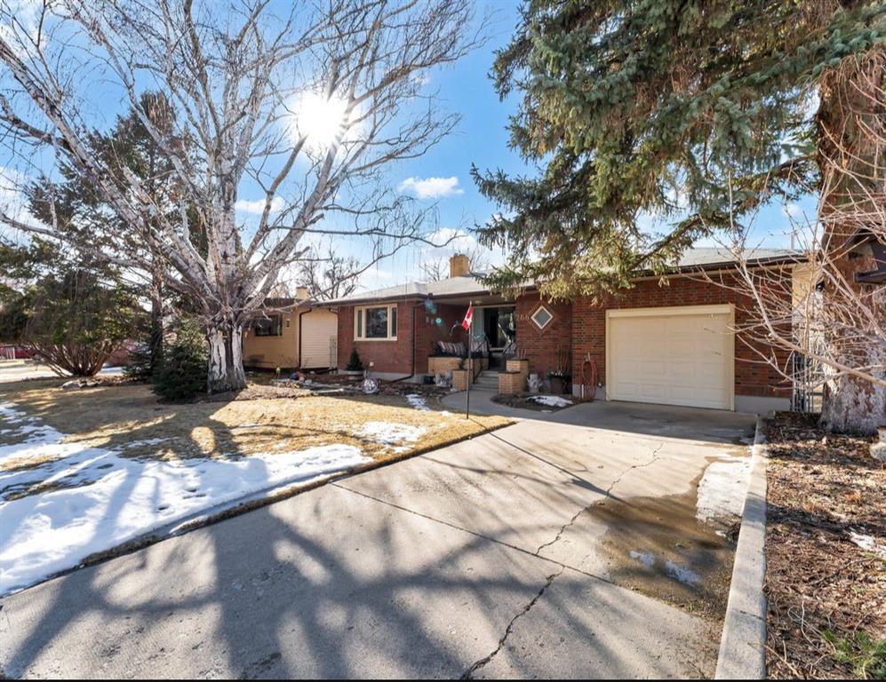 Third View of 266 6 Avenue NW, Riverside, Medicine Hat, Alberta, T1A 6T5