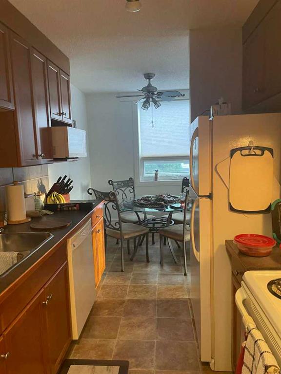 Fifth View of H201, 2004 13 Avenue N, Park Meadows, Lethbridge, Alberta, T1H5B1