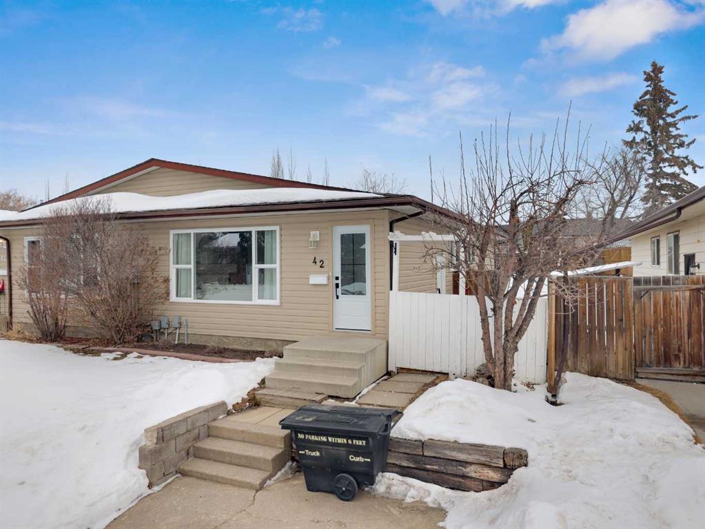 Fifth View of 42 Valley Crescent  , Fairway Heights Extension, Lacombe, Alberta, T4L 1R9