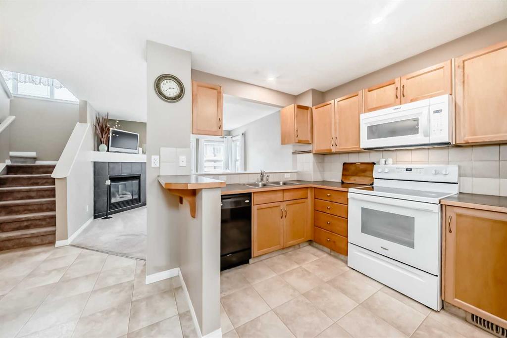 Fourth View of 137 Luxstone Way SW, Luxstone, Airdrie, Alberta, T4B3C2