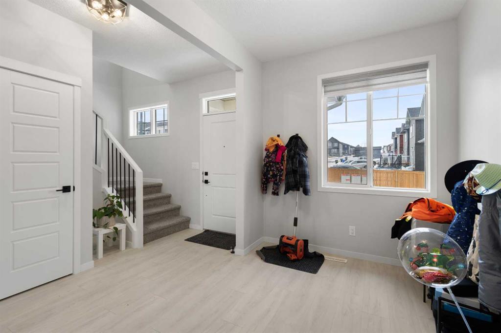 Fifth View of 22 Edith Manor NW, Glacier Ridge, Calgary, Alberta, T3R 1Y7