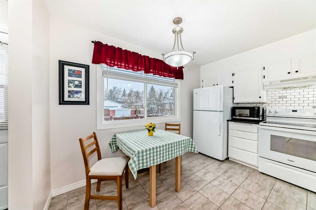 Fifth View of 24 Cedarwood Hill SW, Cedarbrae, Calgary, Alberta, T2W 3J2