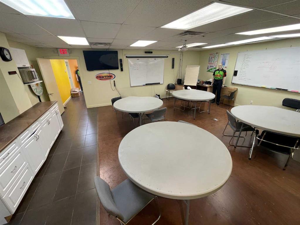 Fifth View of 4805 32 Street SE, Golden Triangle, Calgary, Alberta, t2b2x3