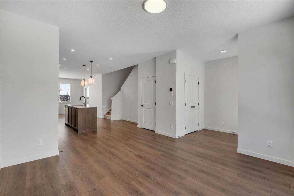 Fifth View of 231 Bartlett Crescent SE, Rangeview, Calgary, Alberta, T3M 2N8