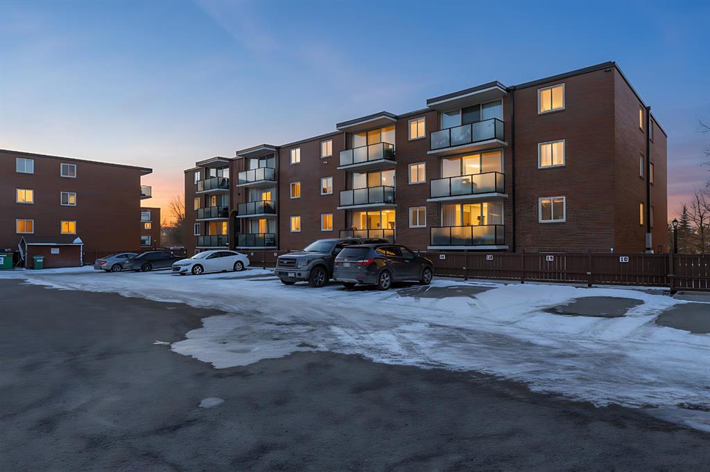 Third View of 133, 1421 7 Avenue NW, Hillhurst, Calgary, Alberta, T2N 0Z3